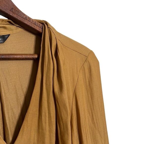 Banana Republic Essential V-neck Long Sleeve Blouse Top Camel Tan Small - Picture 4 of 8
